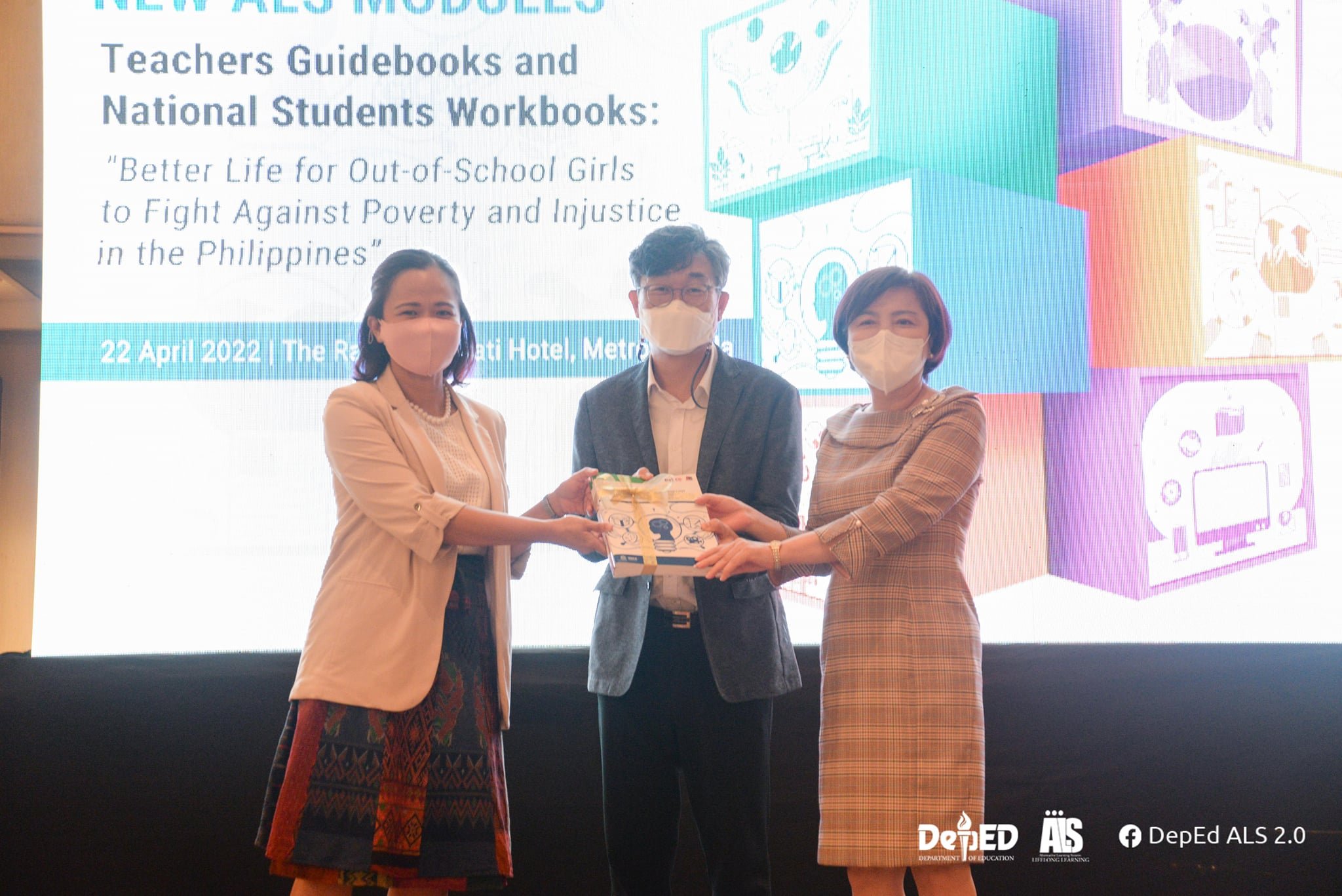 [Reposted from UNESCO] UNESCO Hands over 100 Alternative Learning System (ALS) Modules to the Department of Education in the Philippines